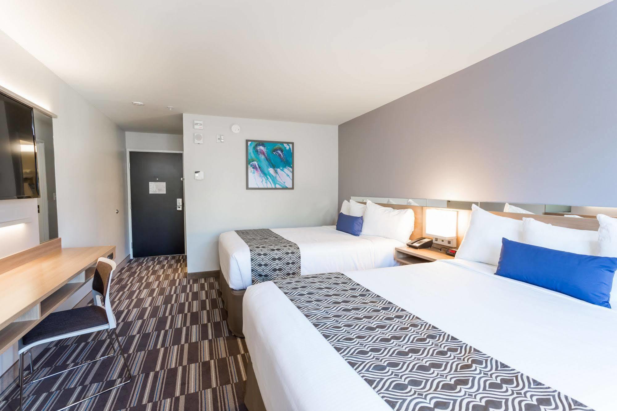 Microtel & By Wyndham Ocean Hotel 3*